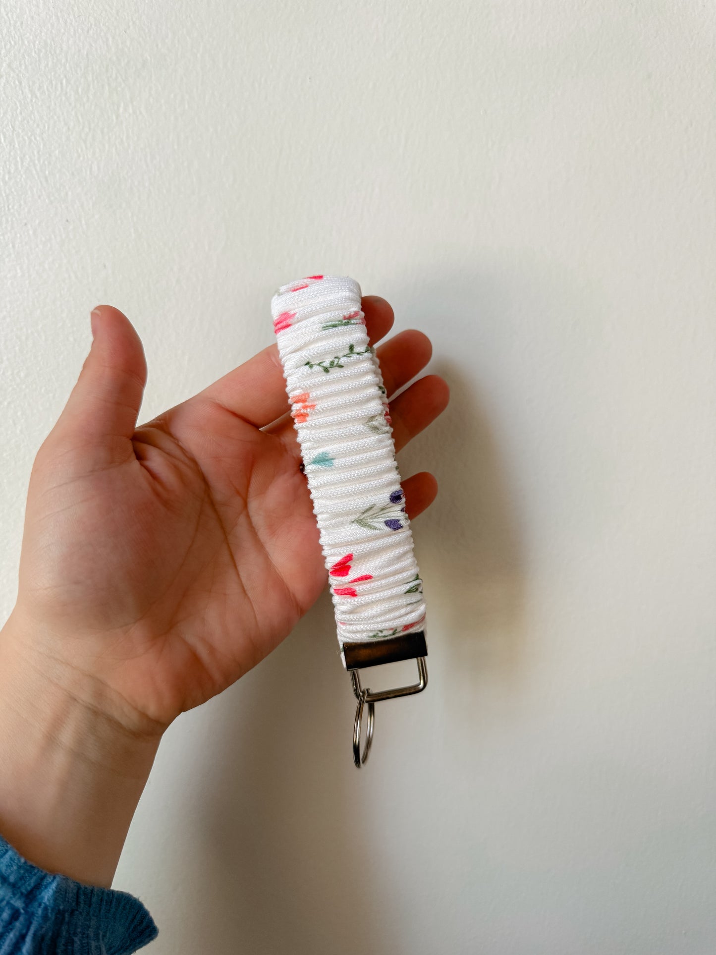 Dainty Flower Wristlet